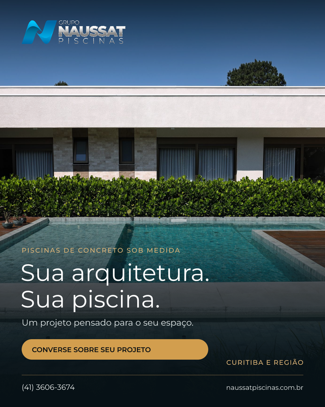 Arte Naussat com foto de piscina integrada à casa e texto Sua arquitetura. Sua piscina.